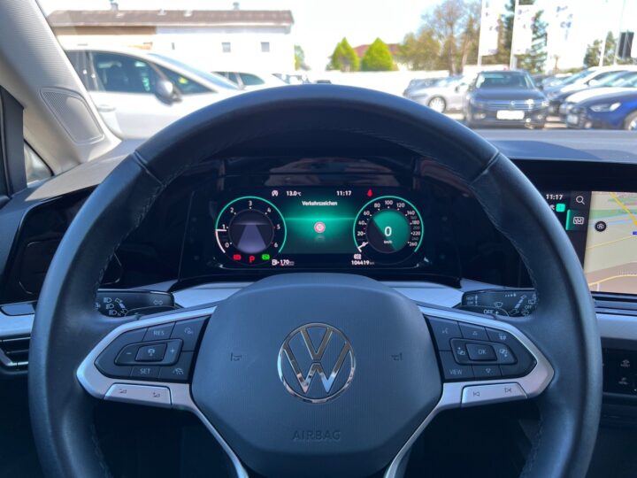 Abbildung Fahrzeugdetailansicht Volkswagen Golf Variant - Nr. 15