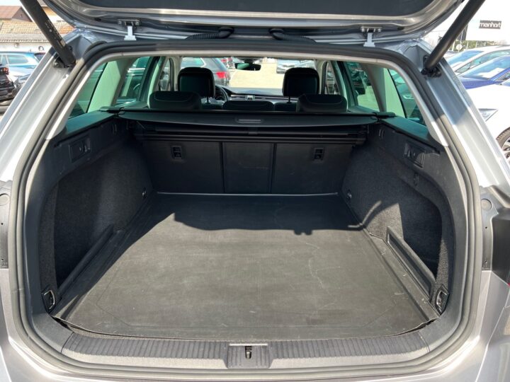 Abbildung Fahrzeugdetailansicht Volkswagen Passat Variant - Nr. 14