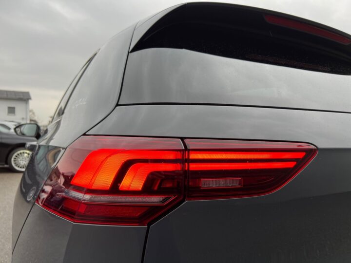 Abbildung Fahrzeugdetailansicht Volkswagen Golf - Nr. 37