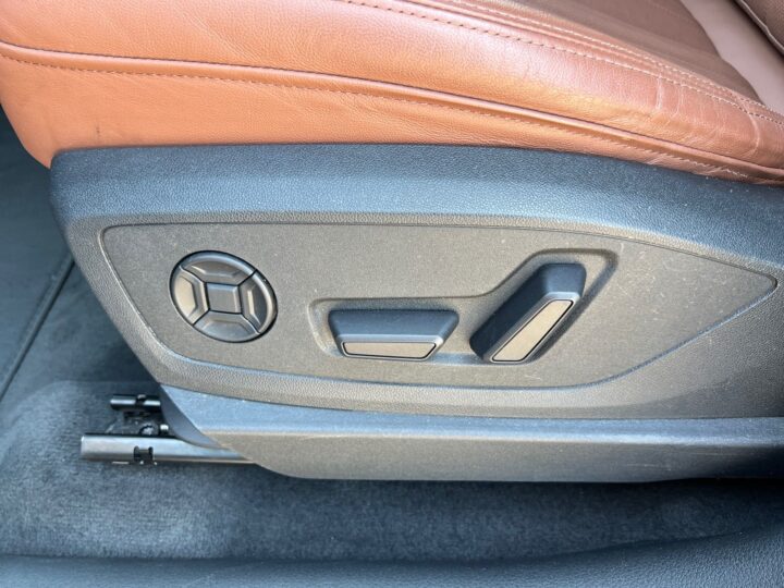 Abbildung Fahrzeugdetailansicht Audi e-tron - Nr. 32