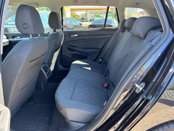 Abbildung Fahrzeugdetailansicht Volkswagen Golf Variant - Nr. 13