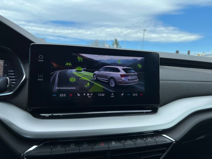 Abbildung Fahrzeugdetailansicht Skoda Octavia - Nr. 23