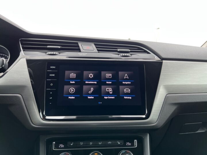 Abbildung Fahrzeugdetailansicht Volkswagen Touran - Nr. 17