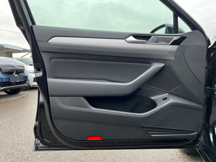 Abbildung Fahrzeugdetailansicht Volkswagen Passat Variant - Nr. 30