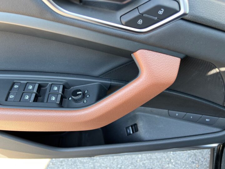 Abbildung Fahrzeugdetailansicht Audi e-tron - Nr. 33