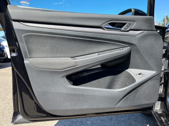 Abbildung Fahrzeugdetailansicht Volkswagen Golf Variant - Nr. 30