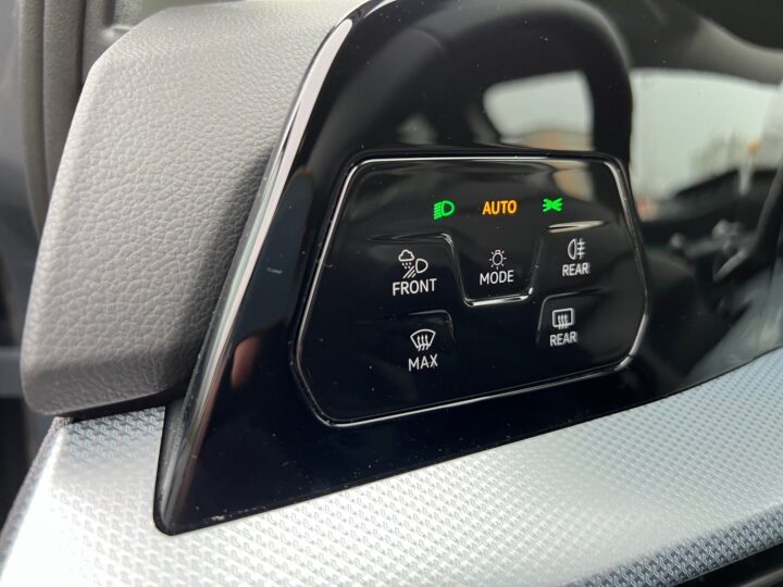 Abbildung Fahrzeugdetailansicht Volkswagen Golf - Nr. 42