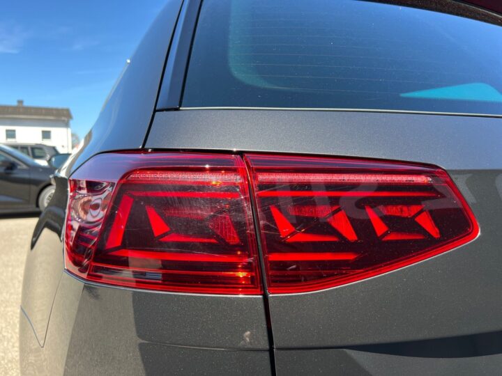 Abbildung Fahrzeugdetailansicht Volkswagen Passat Variant - Nr. 38