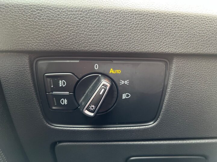 Abbildung Fahrzeugdetailansicht Volkswagen Passat Variant - Nr. 41