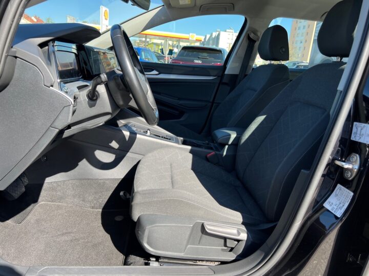 Abbildung Fahrzeugdetailansicht Volkswagen Golf Variant - Nr. 12