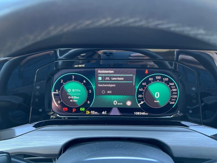 Abbildung Fahrzeugdetailansicht Volkswagen Golf Variant - Nr. 16