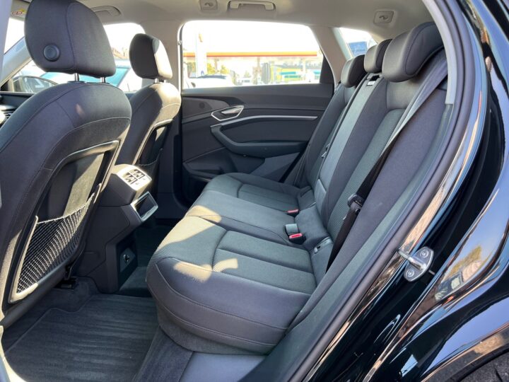 Abbildung Fahrzeugdetailansicht Audi e-tron - Nr. 14