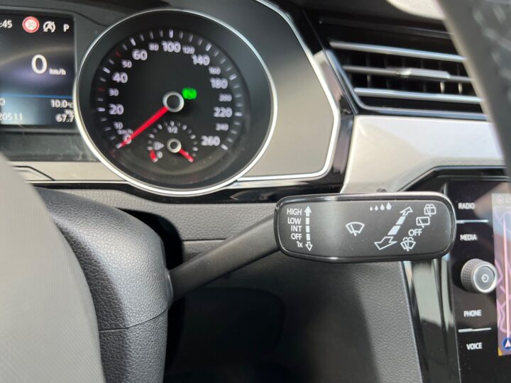 Abbildung Fahrzeugdetailansicht Volkswagen Passat Variant - Nr. 40