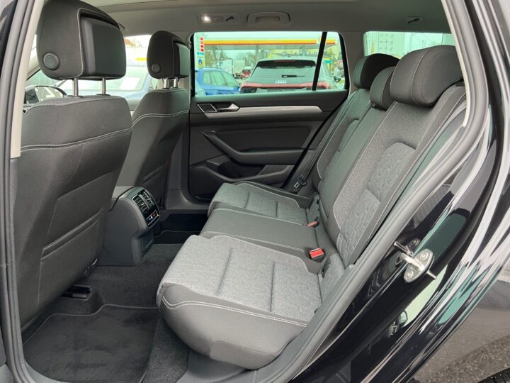 Abbildung Fahrzeugdetailansicht Volkswagen Passat Variant - Nr. 13