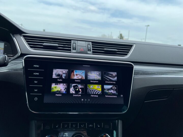 Abbildung Fahrzeugdetailansicht Skoda Superb - Nr. 18