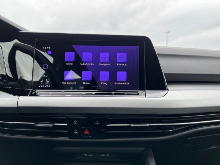 Abbildung Fahrzeugdetailansicht Volkswagen Golf Variant - Nr. 18