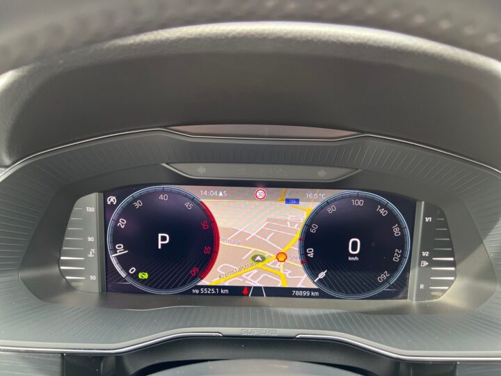 Abbildung Fahrzeugdetailansicht Skoda Superb - Nr. 16