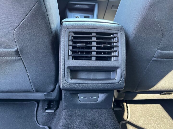 Abbildung Fahrzeugdetailansicht Volkswagen Golf Variant - Nr. 32