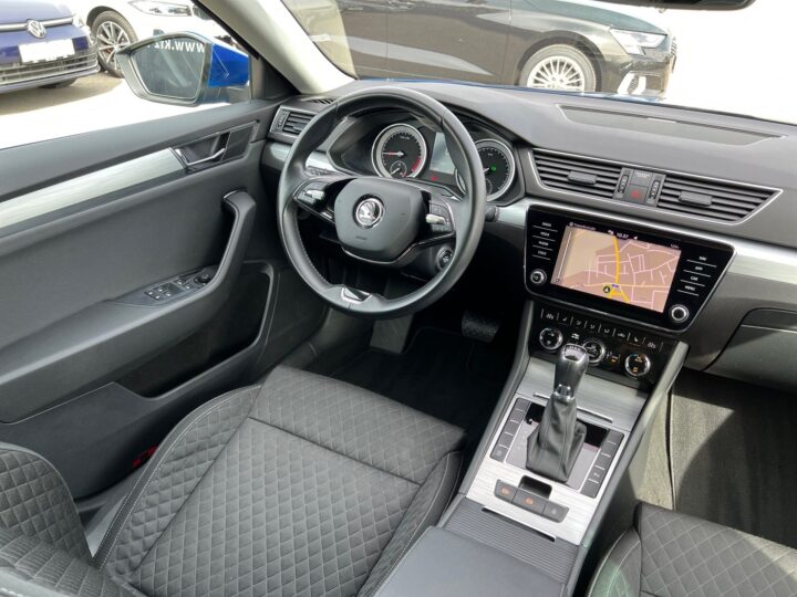 Abbildung Fahrzeugdetailansicht Skoda Superb - Nr. 11