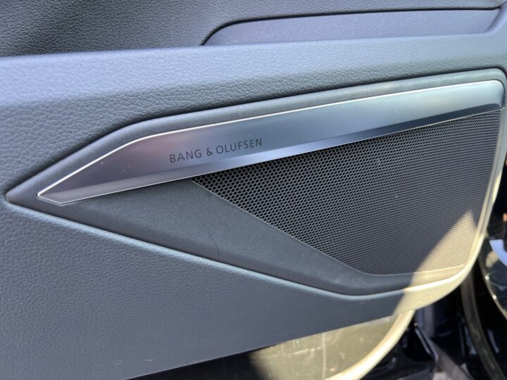 Abbildung Fahrzeugdetailansicht Audi e-tron - Nr. 33