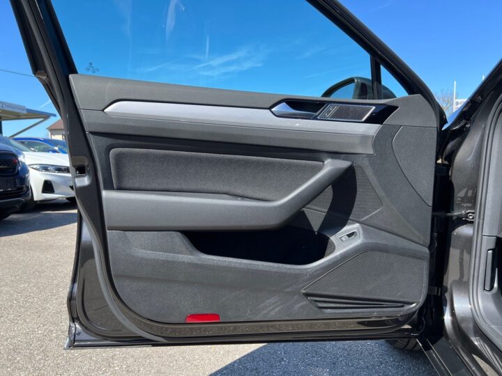 Abbildung Fahrzeugdetailansicht Volkswagen Passat Variant - Nr. 30