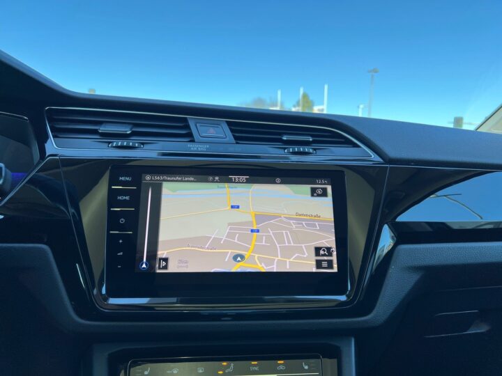 Abbildung Fahrzeugdetailansicht Volkswagen Touran - Nr. 24