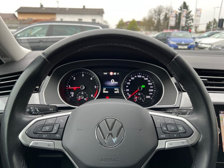 Abbildung Fahrzeugdetailansicht Volkswagen Passat Variant - Nr. 15