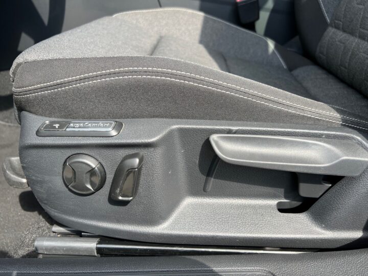 Abbildung Fahrzeugdetailansicht Volkswagen Passat Variant - Nr. 30