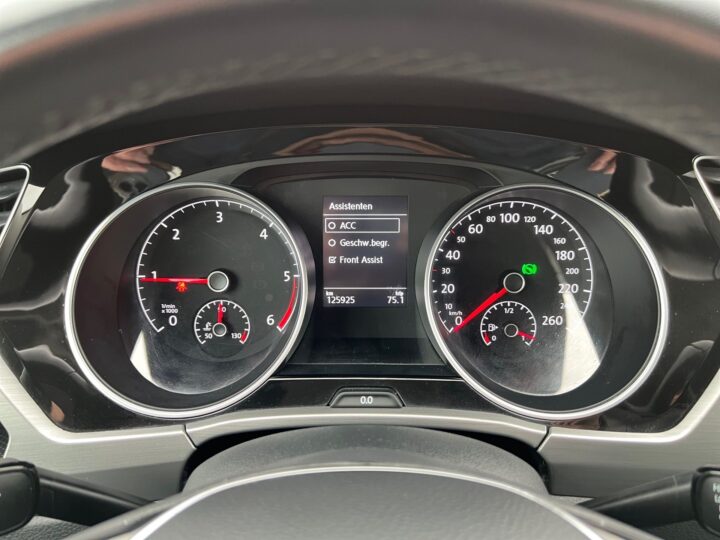 Abbildung Fahrzeugdetailansicht Volkswagen Touran - Nr. 16