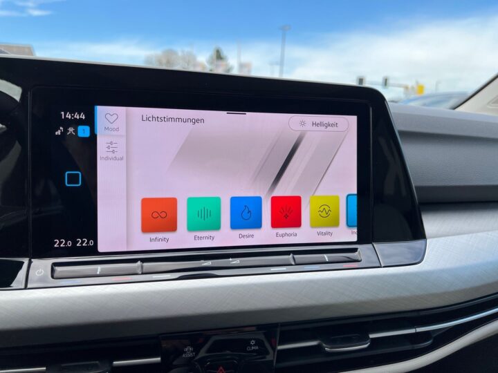 Abbildung Fahrzeugdetailansicht Volkswagen Golf Variant - Nr. 22