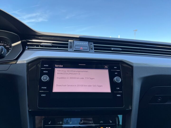 Abbildung Fahrzeugdetailansicht Volkswagen Passat Variant - Nr. 24