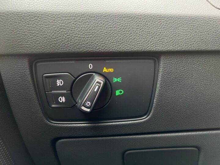 Abbildung Fahrzeugdetailansicht Volkswagen Passat Variant - Nr. 44