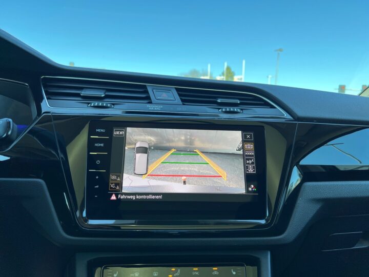 Abbildung Fahrzeugdetailansicht Volkswagen Touran - Nr. 26