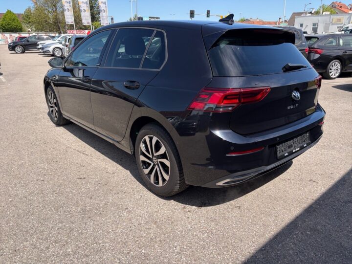 Abbildung Fahrzeugdetailansicht Volkswagen Golf - Nr. 4