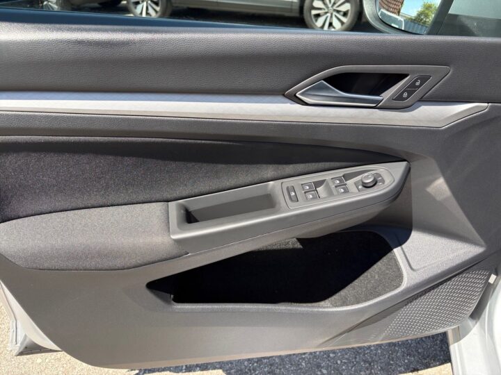 Abbildung Fahrzeugdetailansicht Volkswagen Golf Variant - Nr. 26