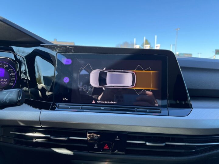 Abbildung Fahrzeugdetailansicht Volkswagen Golf Variant - Nr. 27