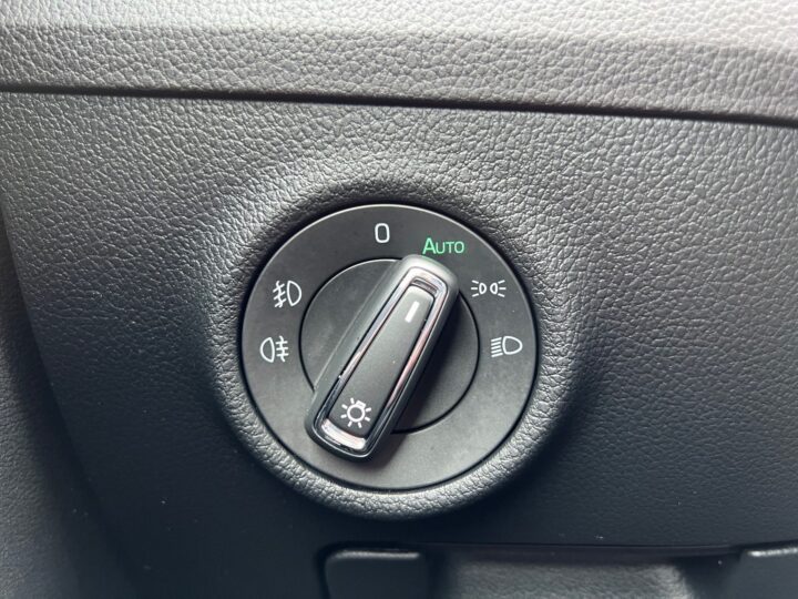 Abbildung Fahrzeugdetailansicht Skoda Superb - Nr. 43