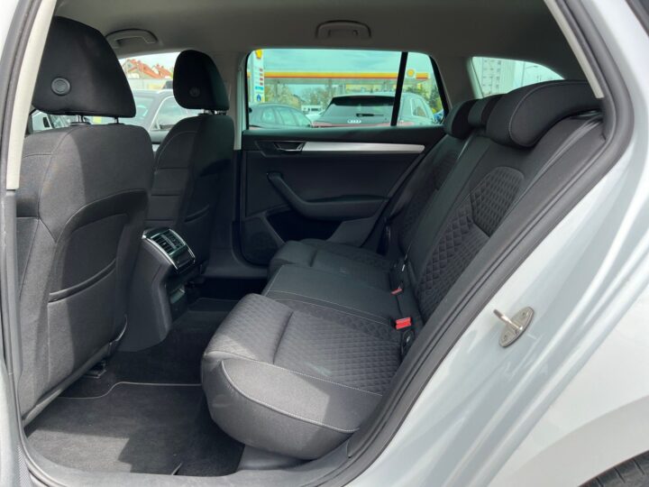 Abbildung Fahrzeugdetailansicht Skoda Superb - Nr. 13