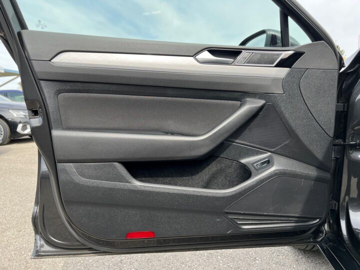 Abbildung Fahrzeugdetailansicht Volkswagen Passat Variant - Nr. 30