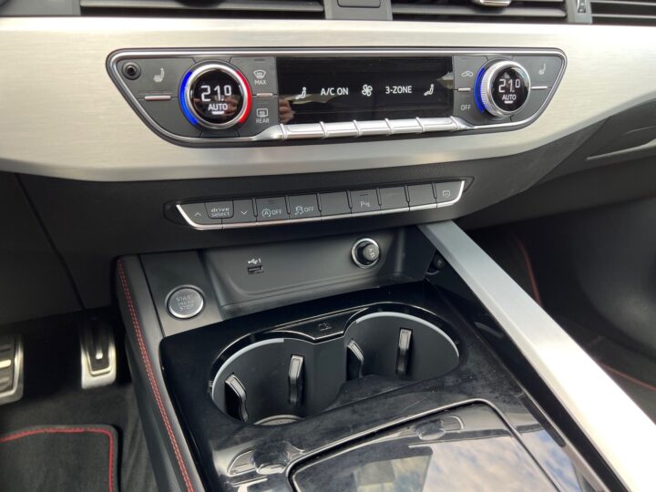 Abbildung Fahrzeugdetailansicht Audi A5 - Nr. 26