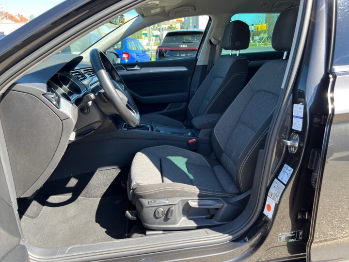 Abbildung Fahrzeugdetailansicht Volkswagen Passat Variant - Nr. 12