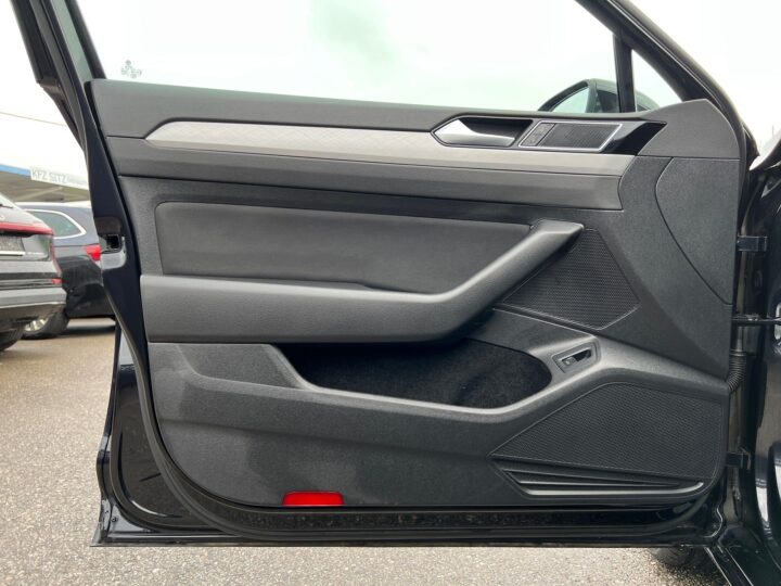 Abbildung Fahrzeugdetailansicht Volkswagen Passat Variant - Nr. 28