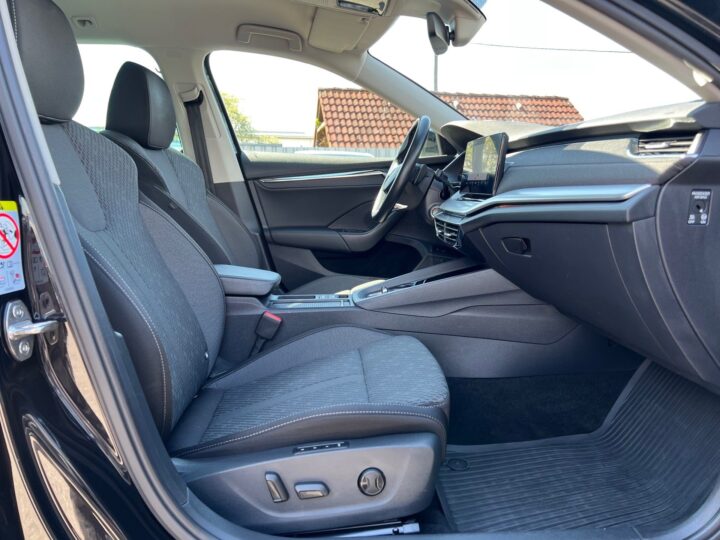 Abbildung Fahrzeugdetailansicht Skoda Octavia - Nr. 33