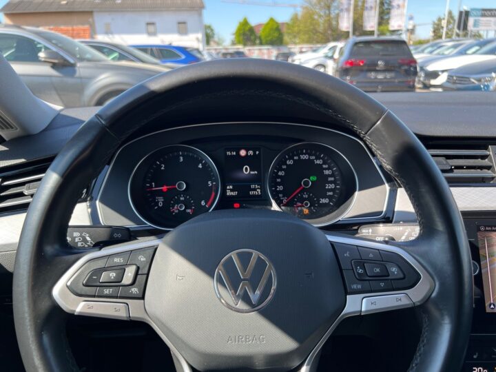 Abbildung Fahrzeugdetailansicht Volkswagen Passat Variant - Nr. 15