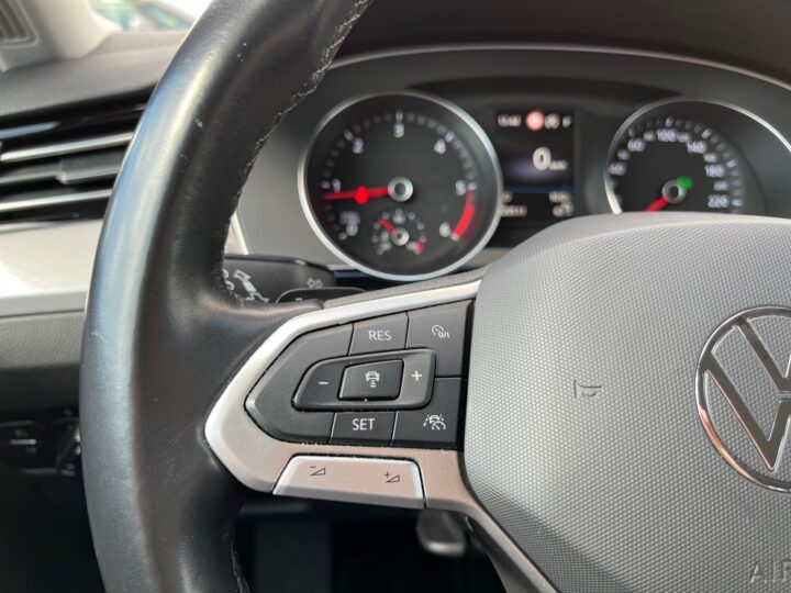 Abbildung Fahrzeugdetailansicht Volkswagen Passat Variant - Nr. 39