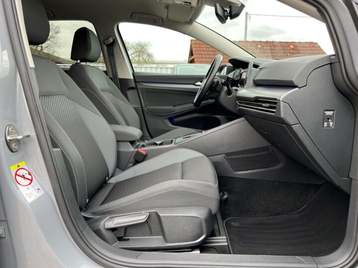 Abbildung Fahrzeugdetailansicht Volkswagen Golf - Nr. 33