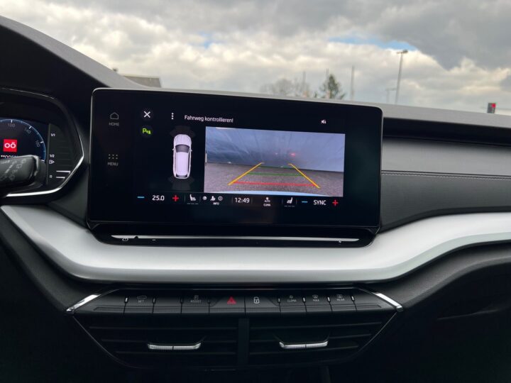 Abbildung Fahrzeugdetailansicht Skoda Octavia - Nr. 27