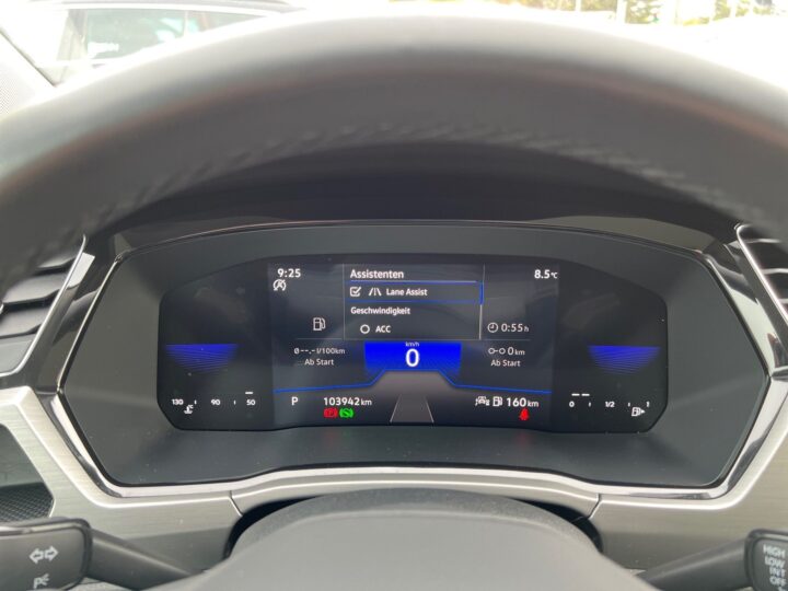 Abbildung Fahrzeugdetailansicht Volkswagen Touran - Nr. 17