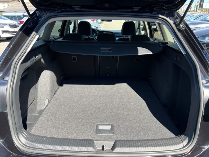 Abbildung Fahrzeugdetailansicht Volkswagen Golf Variant - Nr. 14