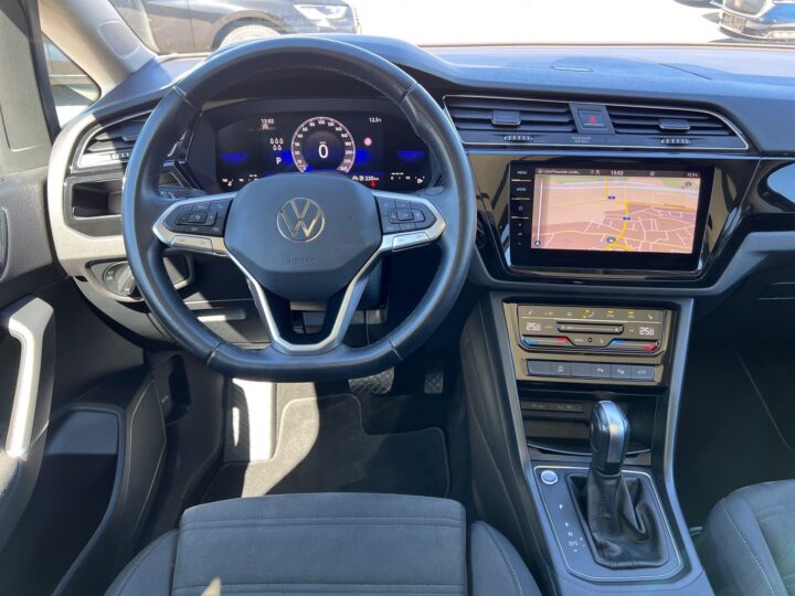 Abbildung Fahrzeugdetailansicht Volkswagen Touran - Nr. 10